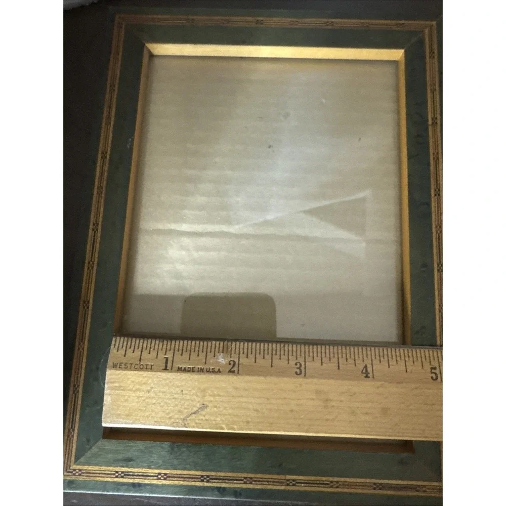 VTG Dark Green Wood Picture Frame W/ Inlay Accent  5x7